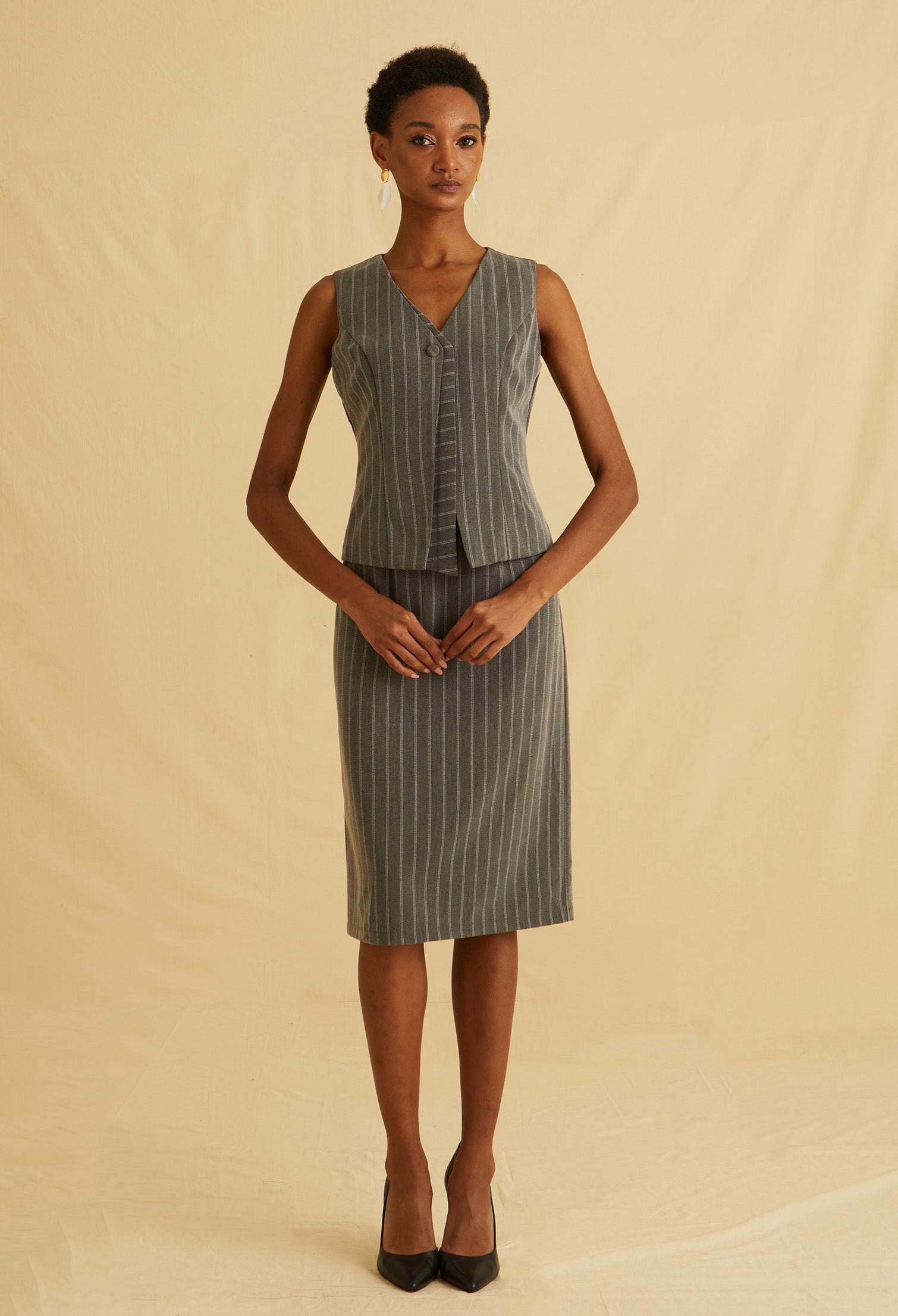 Sharp Line V-Neck Sleeveless Vest