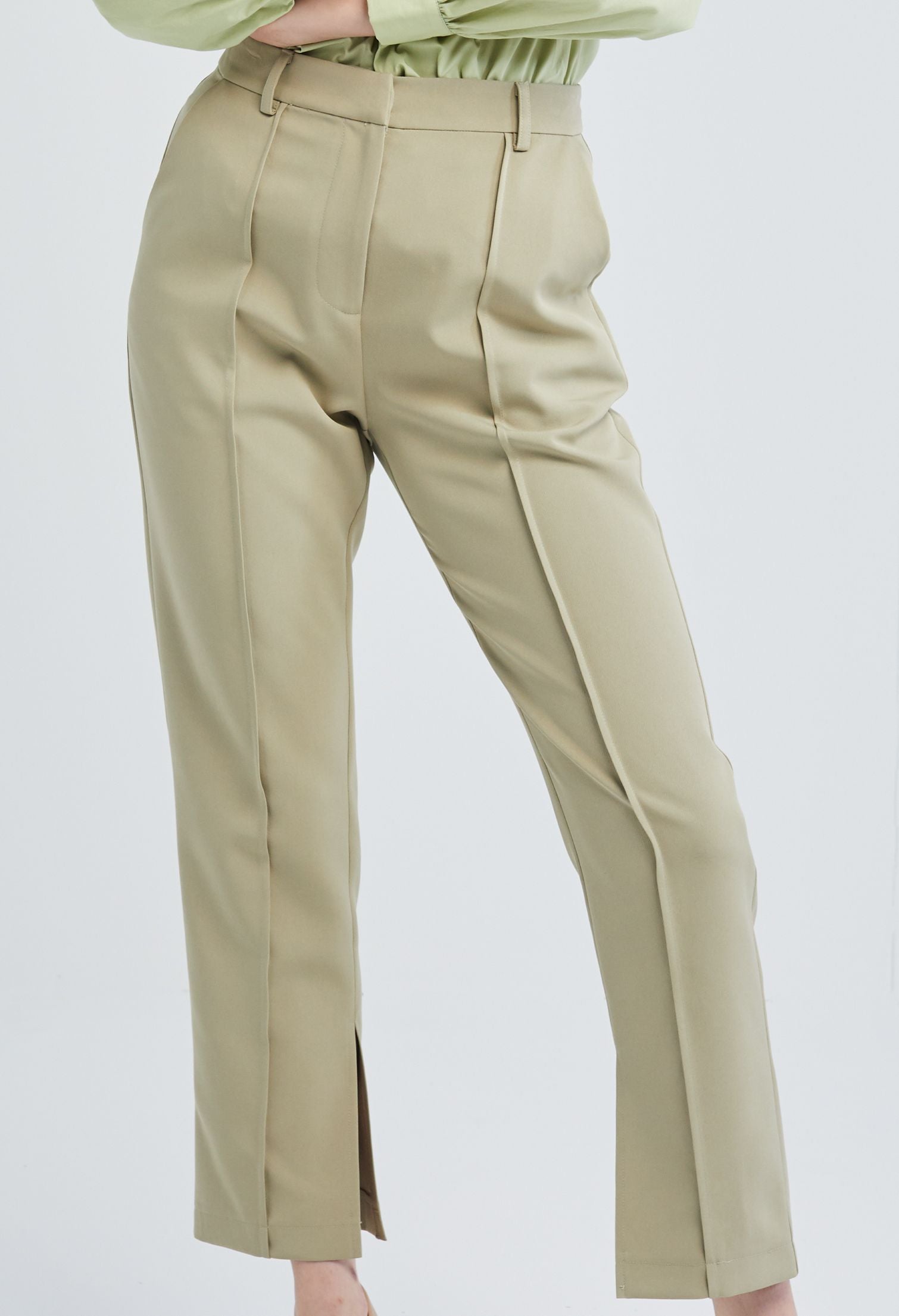Minimal Side Tuck Pleats Capri Pants